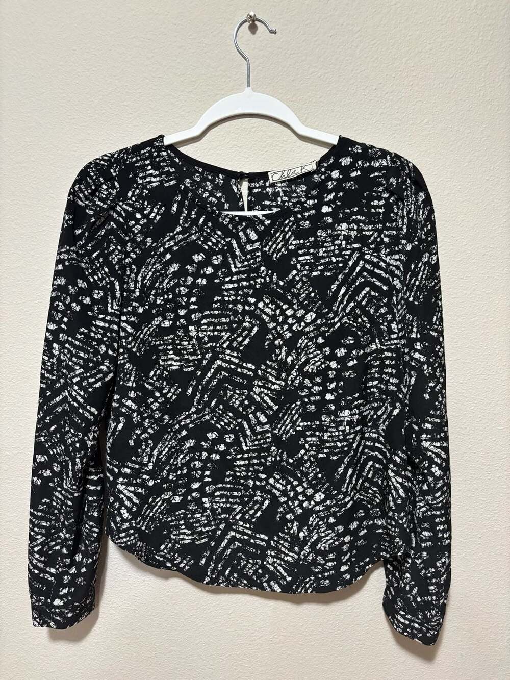 Chloe K Black and White Geometric Print Long Sleeve Blouse Size S